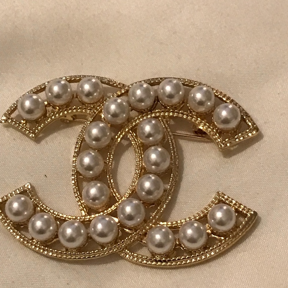 Beautiful fashion pin